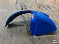 Used parts for tractors New Holland Spatbord 48104081