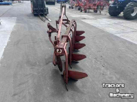 Ploughs  5-schaar ploeg
