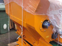 Sawdust spreader for boxes Flingk KSS 1500