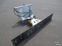 Rubber yard scraper  Rubberschuif, vuilschuif, terreinschuif, sneeuwschuif, mestschuif