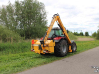 Tractor Massey Ferguson 6480 met Herder Grenadier MBK518LS maaiarm