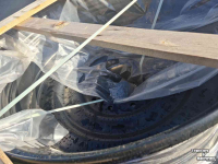 Wheels, Tyres, Rims & Dual spacers  W15x28 W20x28 W15x38 W23x38 W20x42