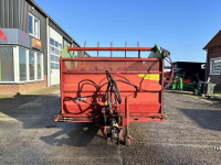 Silage-block distribution wagon Strautmann BVW Blokkenverdeelwagen / Blokkendoseerwagen