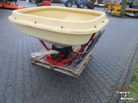 Fertilizer spreader Vicon pendelstrooier met kantplaat
