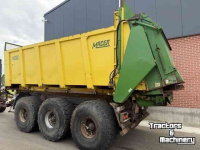 Manure spreader  Mestbreker Met Kurstjens onderstel