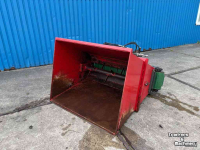 Sawdust spreader for boxes  Instrooibak