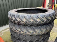 Wheels, Tyres, Rims & Dual spacers Alliance 4 stuks 340/85R48 waarvan 2 stuks compleet op dichte velg