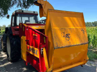 Straw spreader for boxes Gyrax gyrax stroblazer stroverdeler