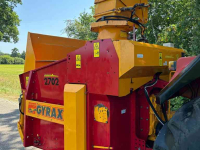 Straw spreader for boxes Gyrax gyrax stroblazer stroverdeler
