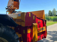 Straw spreader for boxes Gyrax gyrax stroblazer stroverdeler