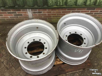 Wheels, Tyres, Rims & Dual spacers  SV.24.00x26,5 TH2