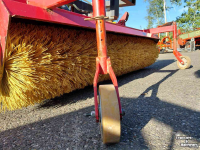 Sweeper Qmac KM225 Veegmachine