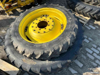 Wheels, Tyres, Rims & Dual spacers BKT 300/95R52 en 270/95R36