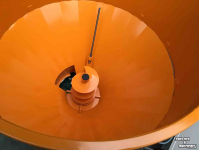 Sawdust spreader for boxes Flingk SE250