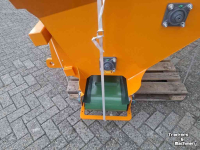 Sawdust spreader for boxes Flingk KSS 1015