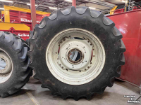 Wheels, Tyres, Rims & Dual spacers Michelin 540/65R30 MultiBIB / BKT 520/85R42 AgriMAX