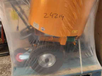 Sawdust spreader for boxes Flingk SE 250