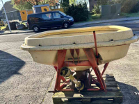 Fertilizer spreader Vicon Pendelstrooier