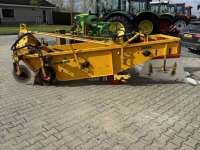 Onion harvester Samon Favorite 2000 en Keulmac 1500 frontklapper