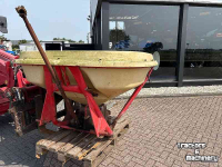 Fertilizer spreader Vicon Pendelstrooier
