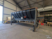 Receiving hopper  Vulbunker met uittrekband