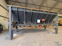 Receiving hopper  Vulbunker met uittrekband