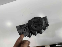 Diverse new spare-parts Giant ventielblokken NIEUW V6004tele V5003 G4500 G5000