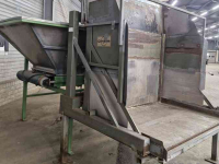 Bulk box tipper  Bunker met uitvoerband+kantelaar – complete set, Dosierbunker mit Austragsband inklusive Kistenkipper (Komplettset)