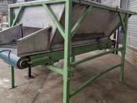 Bulk box tipper  Bunker met uitvoerband+kantelaar – complete set, Dosierbunker mit Austragsband inklusive Kistenkipper (Komplettset)