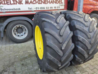 Wheels, Tyres, Rims & Dual spacers John Deere 540/65R28 banden op JD velgen