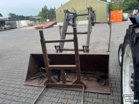 Front-end loader  Robuuste voorlader met bak en balenprikker, MF