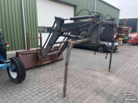 Front-end loader  Robuuste voorlader met bak en balenprikker, MF