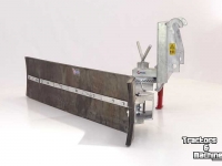 Rubber yard scraper Qmac Rubber feed scraper 2.10 mtr Hookup Weidemann