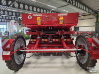 Potato planter Grimme GB430 type 2 | snarenbed pootmachine