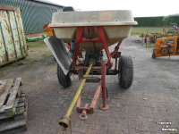 Fertilizer spreader Vicon pendelstrooier