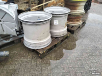 Wheels, Tyres, Rims & Dual spacers Molcon velg 24 * 26.5 ET -100 8 gaats 221/275/8