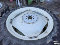 Wheels, Tyres, Rims & Dual spacers  Alliance 12.4R46 en 11.2R46. Cultuurwielen. New Holland