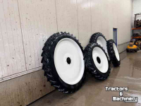 Wheels, Tyres, Rims & Dual spacers BKT 270/95 R54 + 270/95 R38 op velg 1.80m spoor
