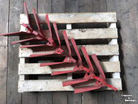 Diverse used spare-parts Kverneland Kluitenruimer Kverneland