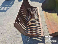 Other earthmoving and heavy equipment and accessories  Puinbak